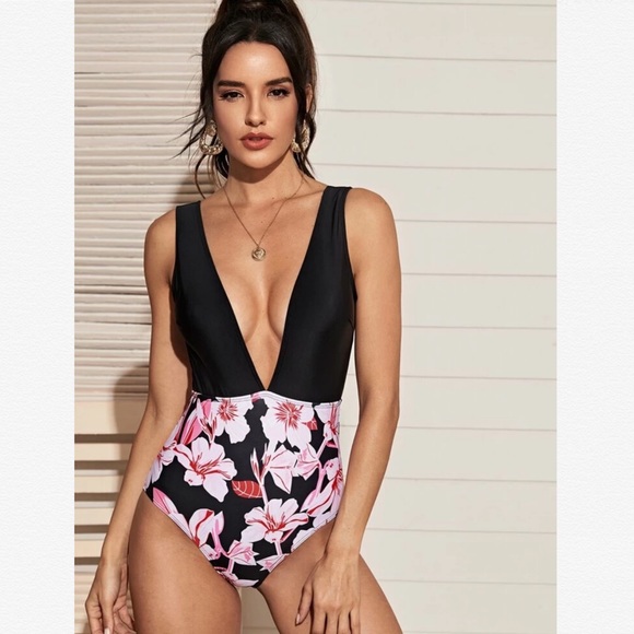 Floral Print Swimsuit - Picture 3 of 6